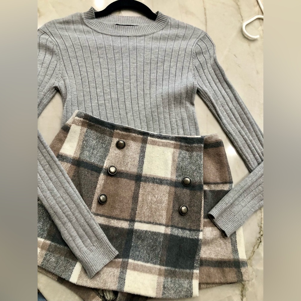 S forever 21 outfit gray sweater plaid skort